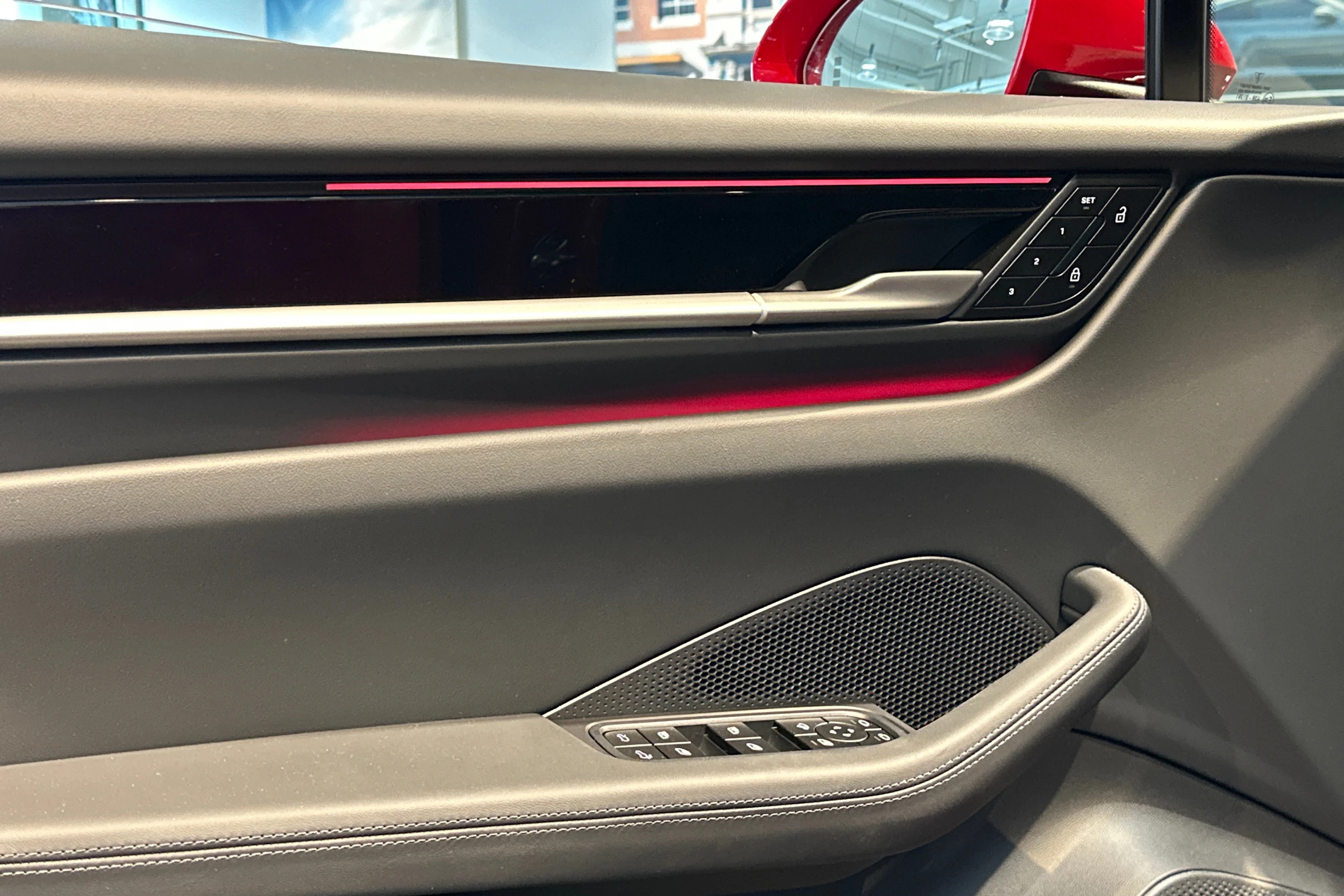 punainen Porsche Macan 2026 kuva 18.