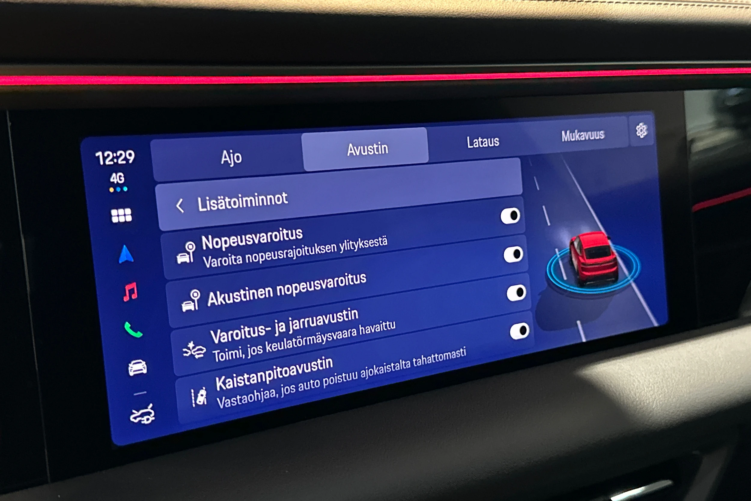 punainen Porsche Macan 2026 kuva 23.