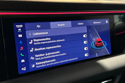 punainen Porsche Macan 2026 kuva 23.