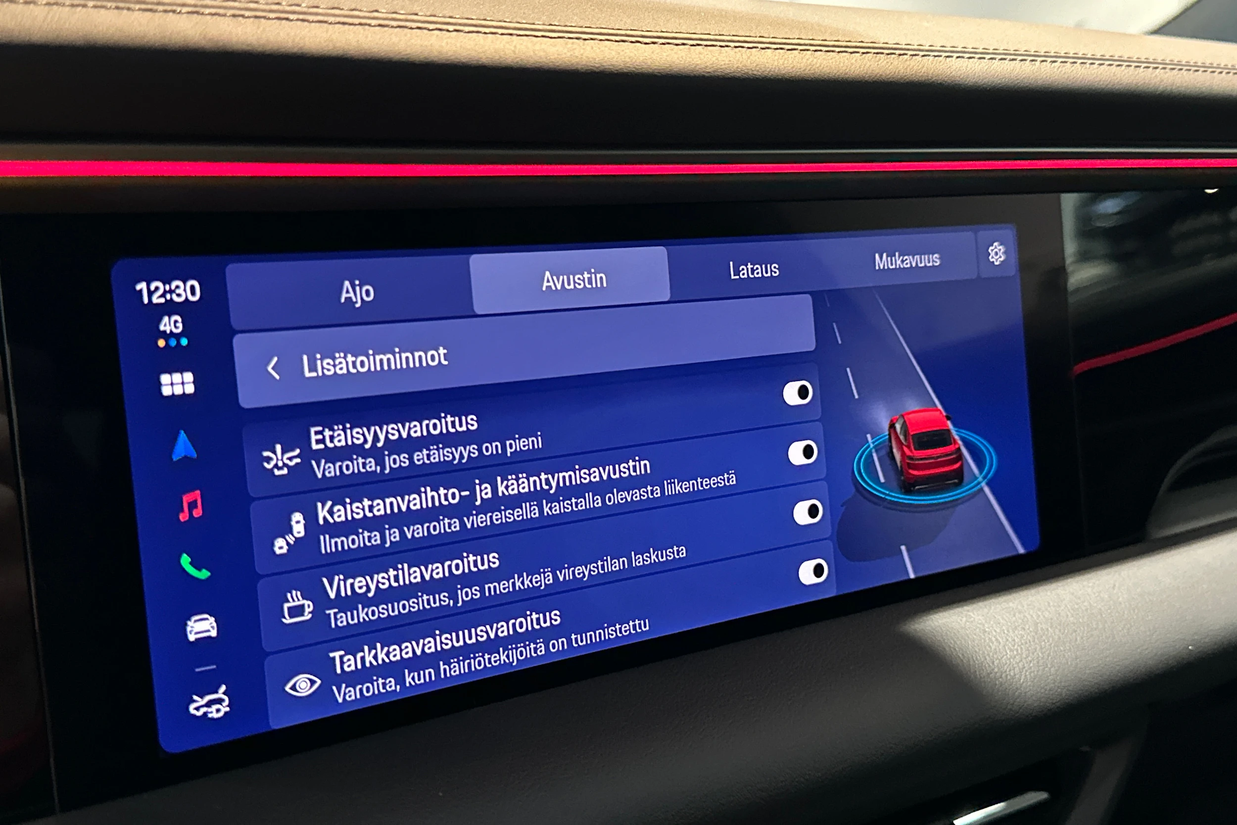 punainen Porsche Macan 2026 kuva 25.