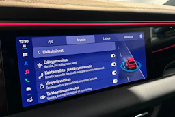 punainen Porsche Macan 2026 kuva 25.