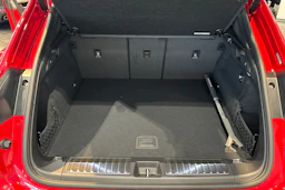 punainen Porsche Macan 2026 kuva 27.