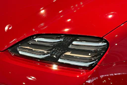 punainen Porsche Macan 2026 kuva 31.