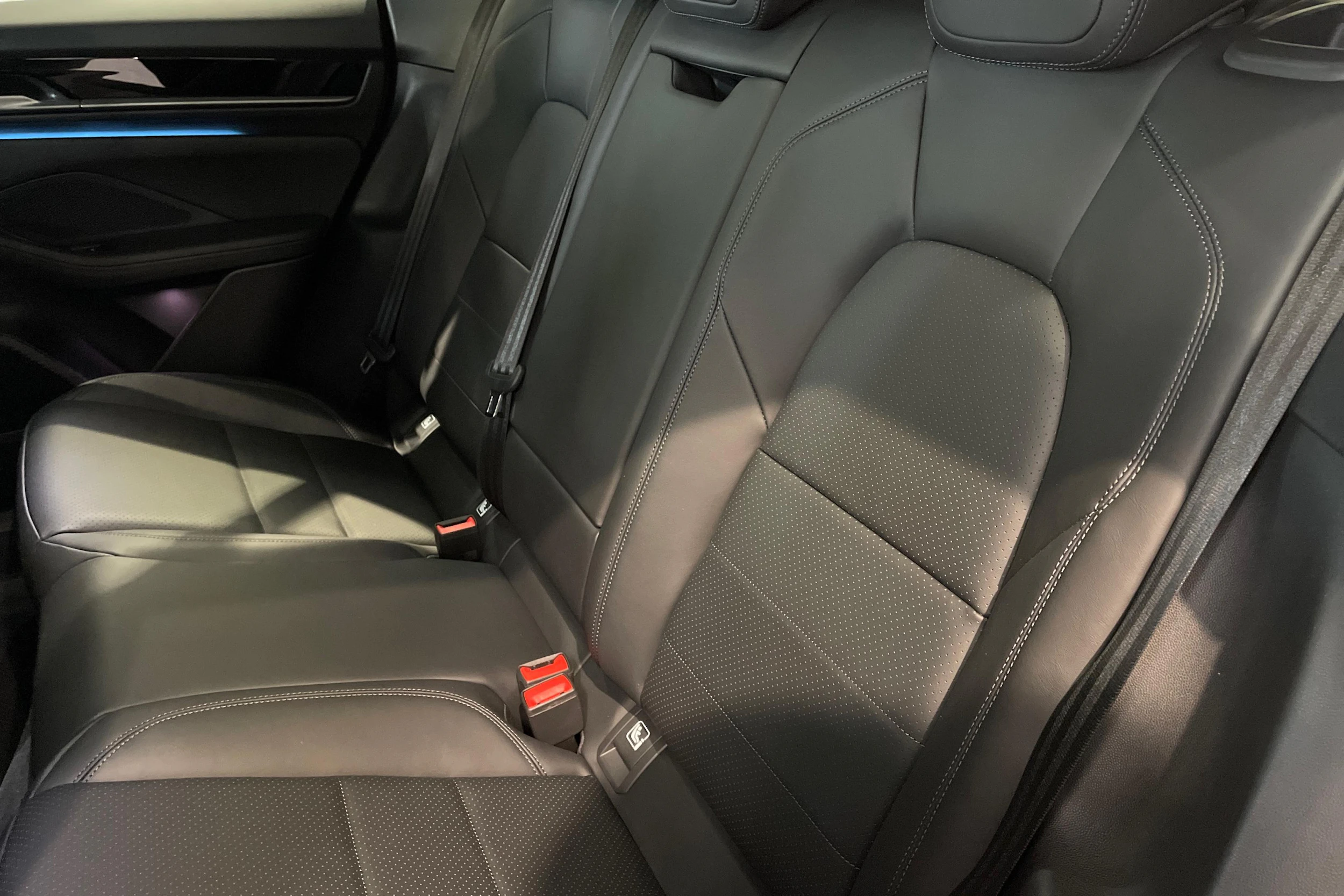 vihreä Porsche Macan 2026 kuva 8.