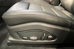 vihreä Porsche Macan 2026 kuva 10.