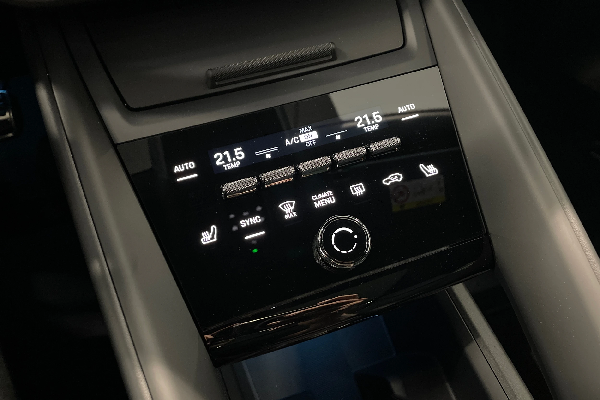vihreä Porsche Macan 2026 kuva 11.
