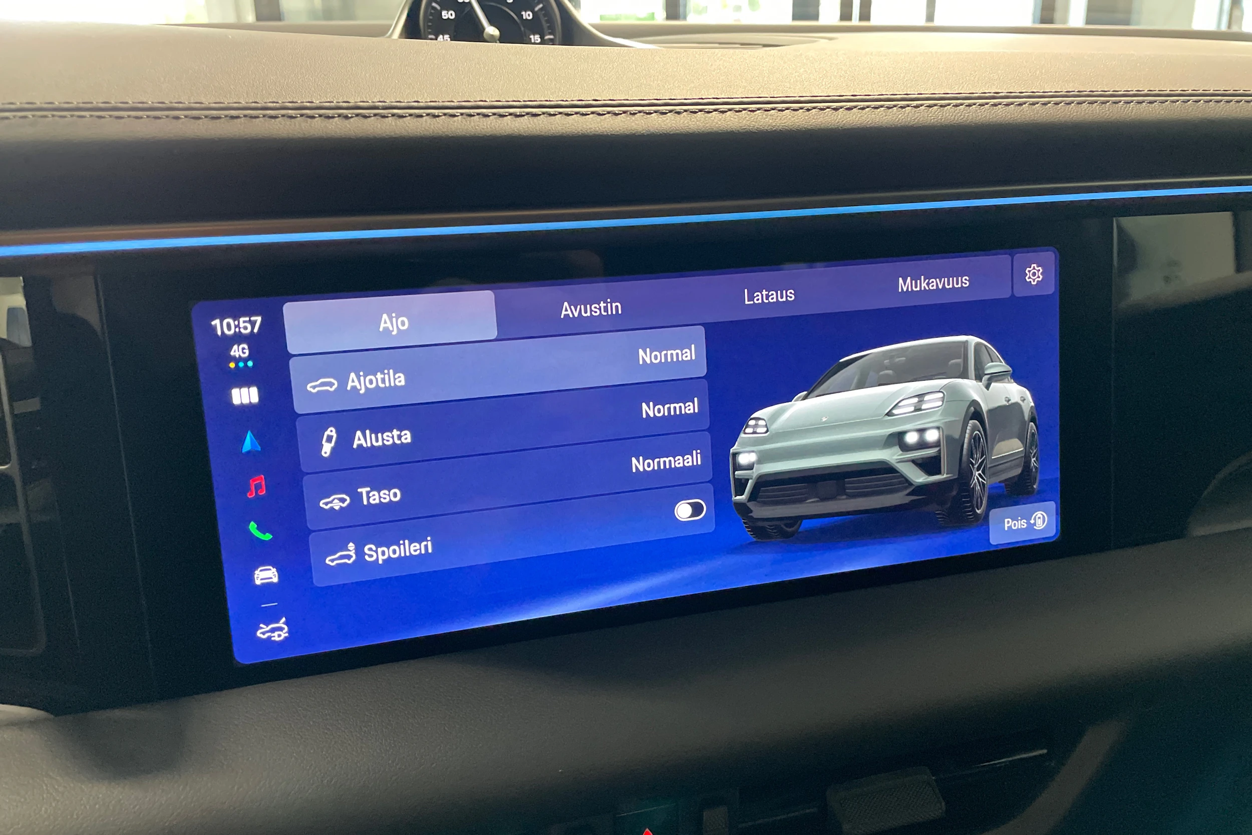 vihreä Porsche Macan 2026 kuva 15.