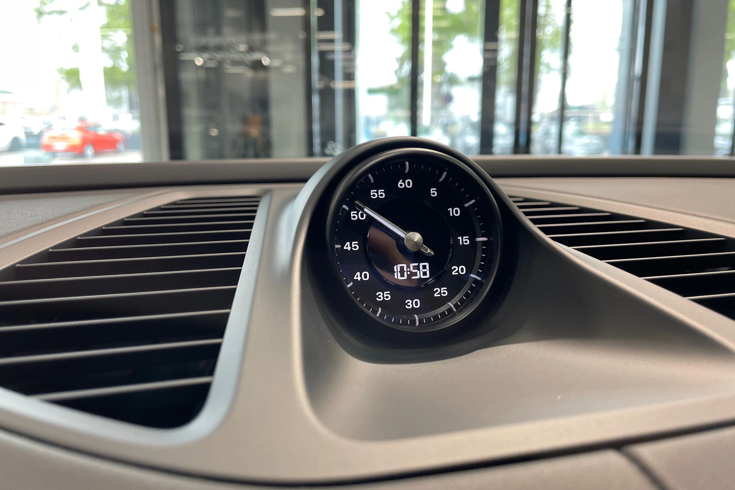 vihreä Porsche Macan 2026 kuva 18.