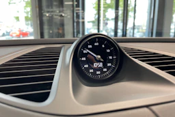 vihreä Porsche Macan 2026 kuva 18.
