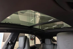 vihreä Porsche Macan 2026 kuva 20.