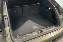 vihreä Porsche Macan 2026 kuva 21.