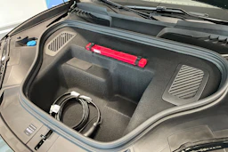 vihreä Porsche Macan 2026 kuva 23.