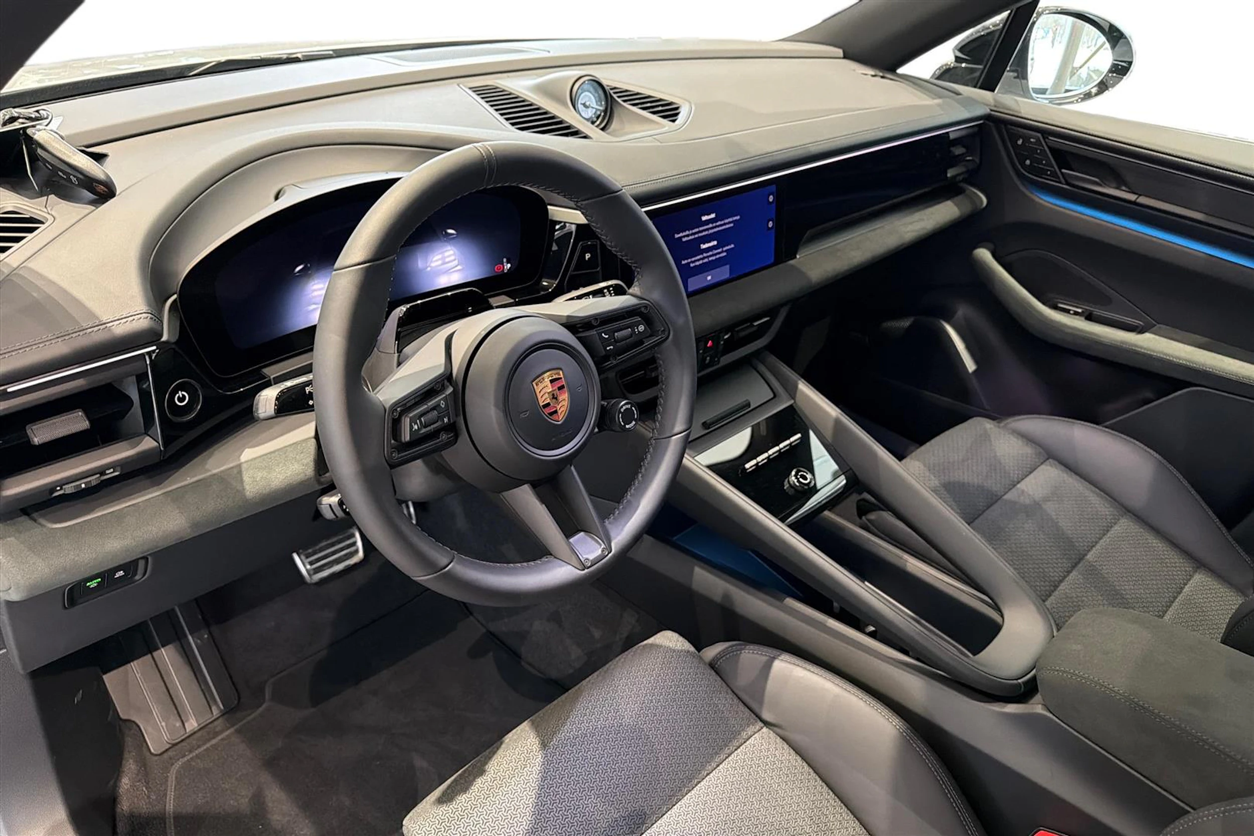 harmaa Porsche Macan 2026 kuva 7.