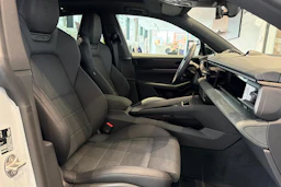 harmaa Porsche Macan 2026 kuva 11.