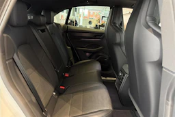 harmaa Porsche Macan 2026 kuva 12.