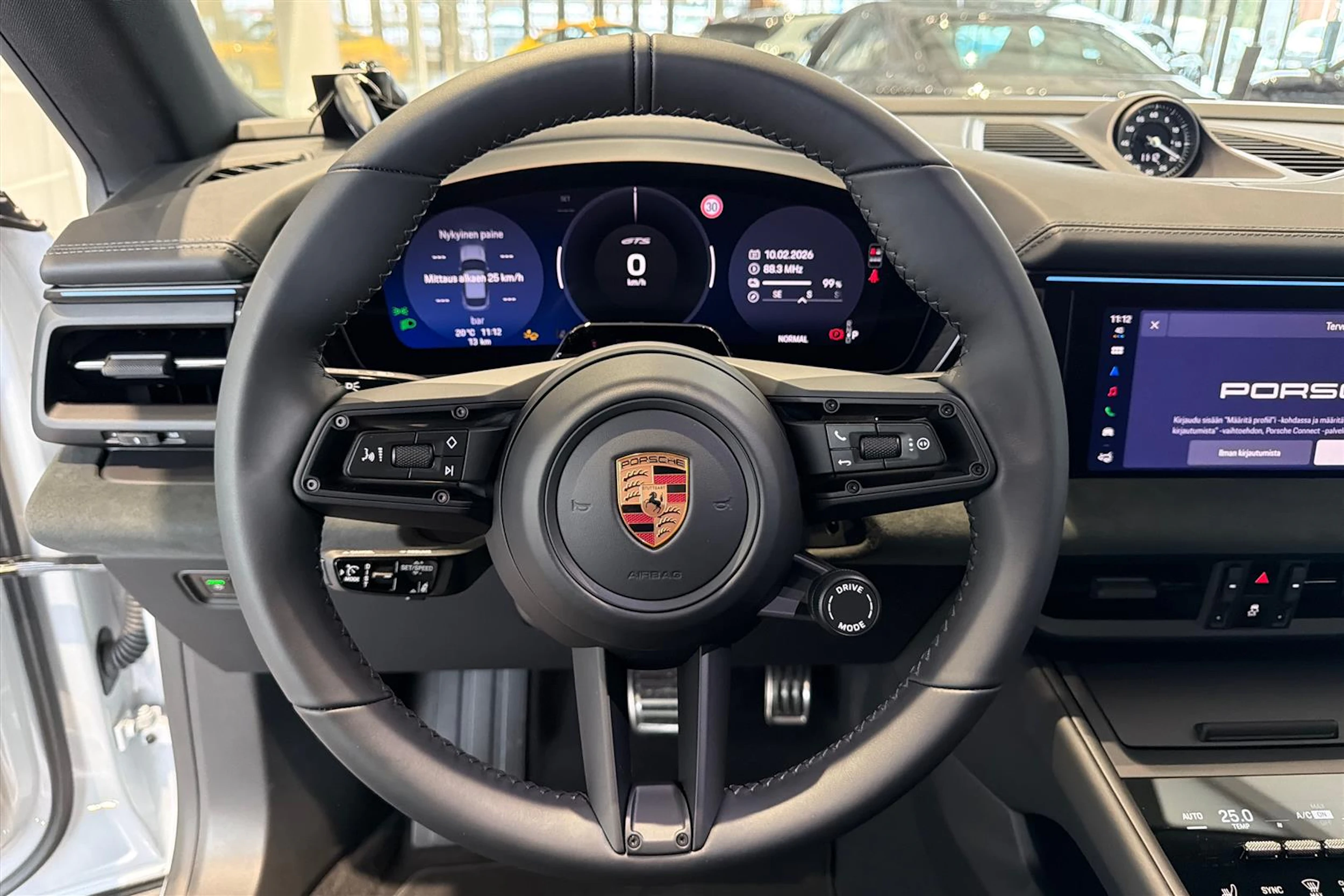 harmaa Porsche Macan 2026 kuva 13.