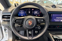 harmaa Porsche Macan 2026 kuva 13.