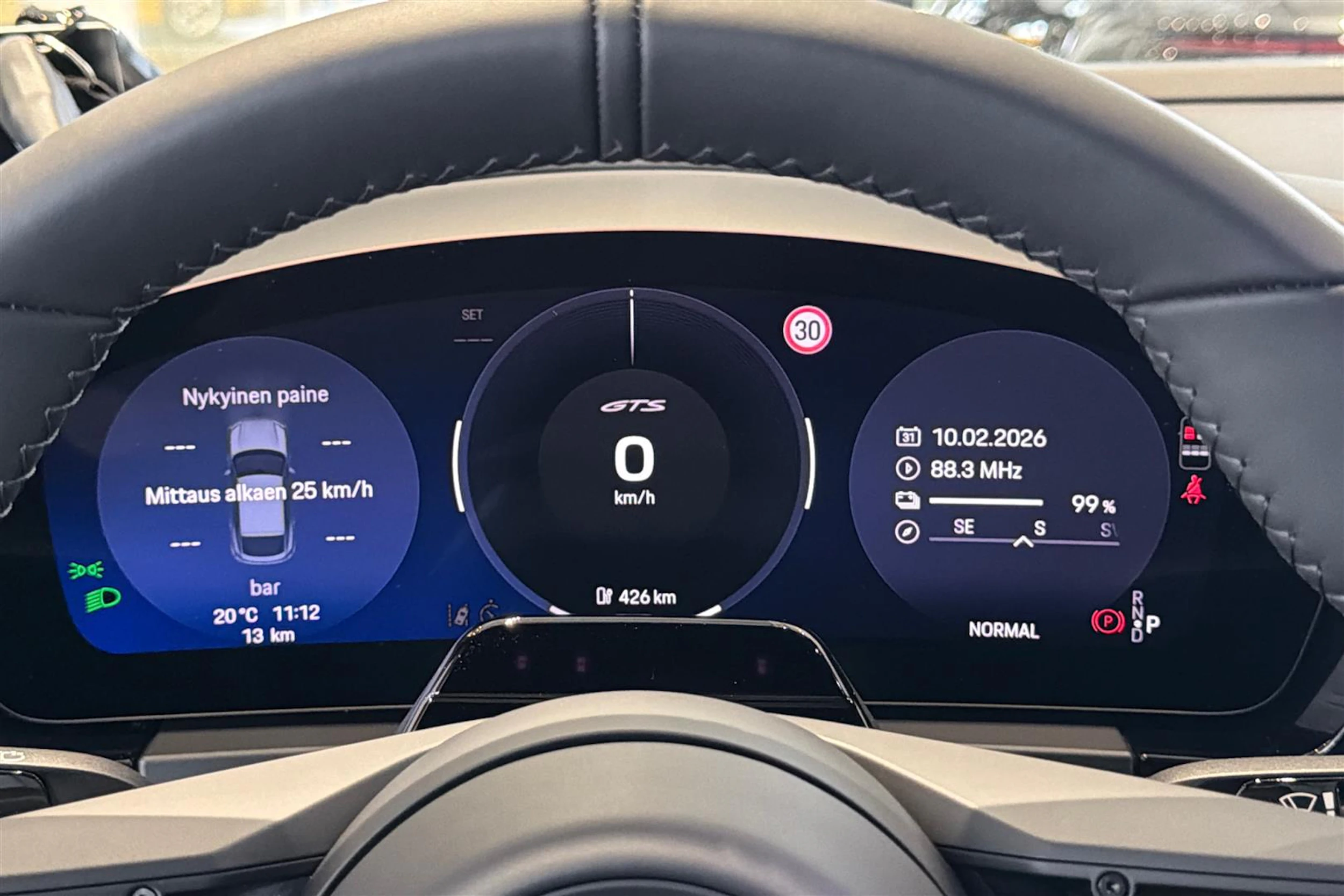 harmaa Porsche Macan 2026 kuva 14.