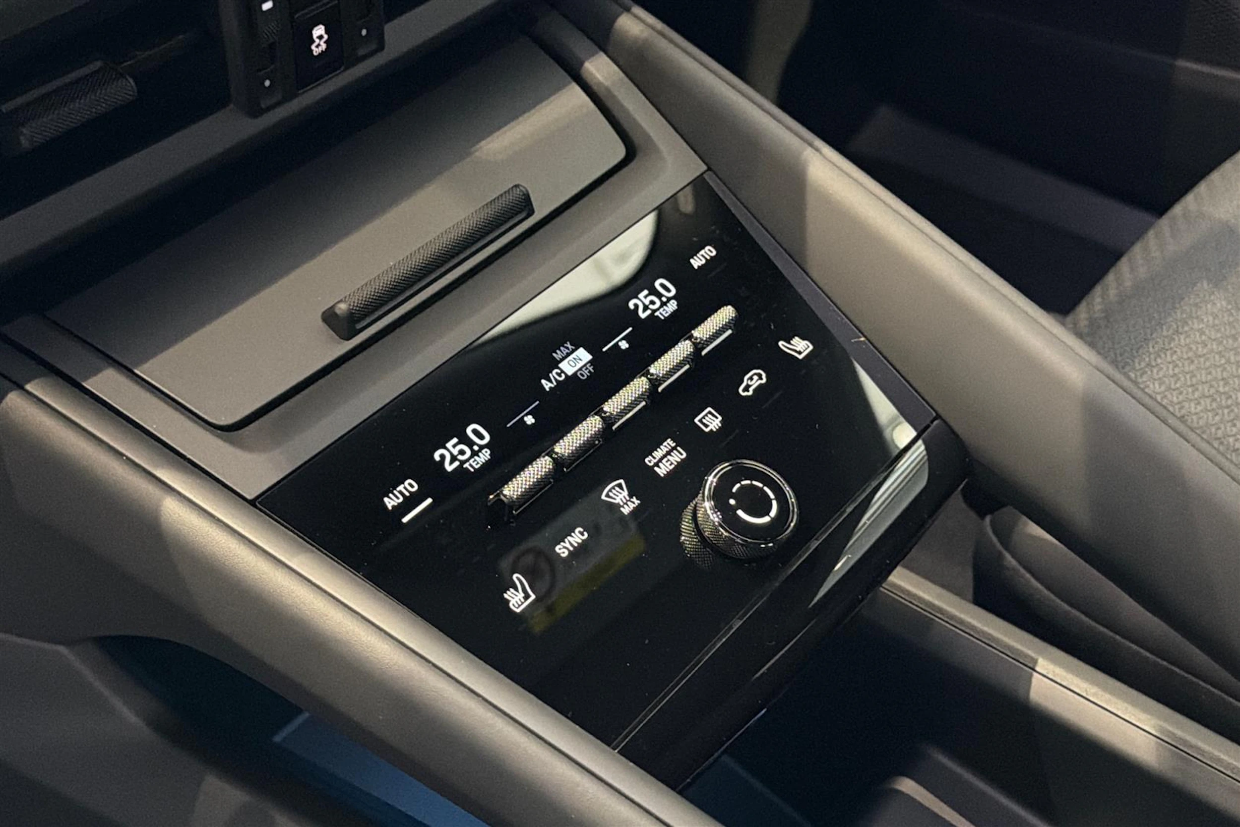 harmaa Porsche Macan 2026 kuva 15.