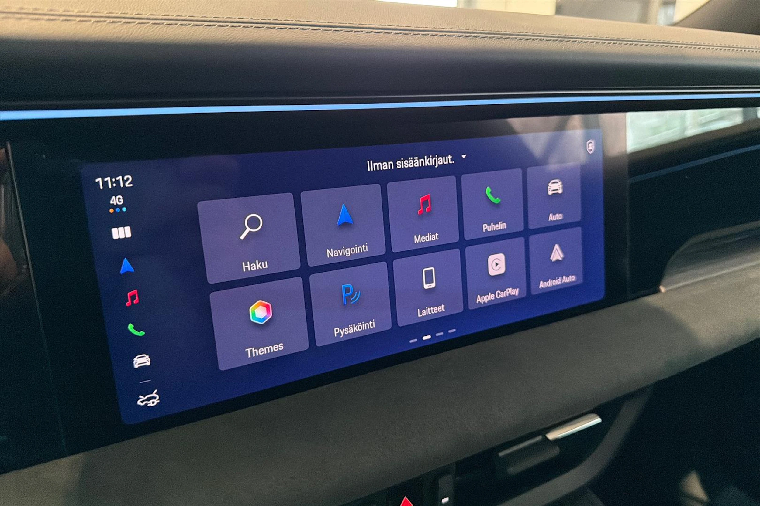 harmaa Porsche Macan 2026 kuva 16.