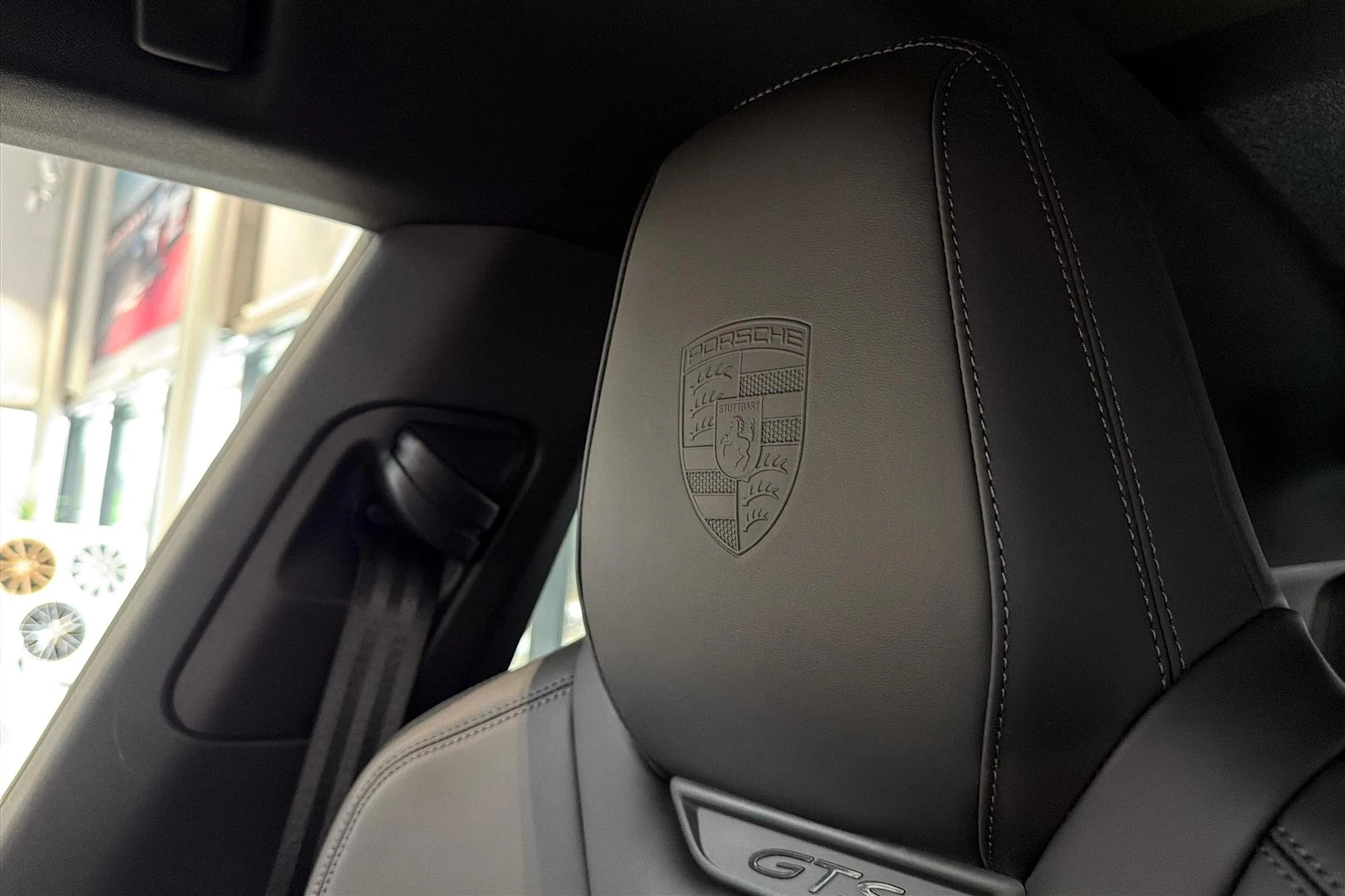 harmaa Porsche Macan 2026 kuva 18.