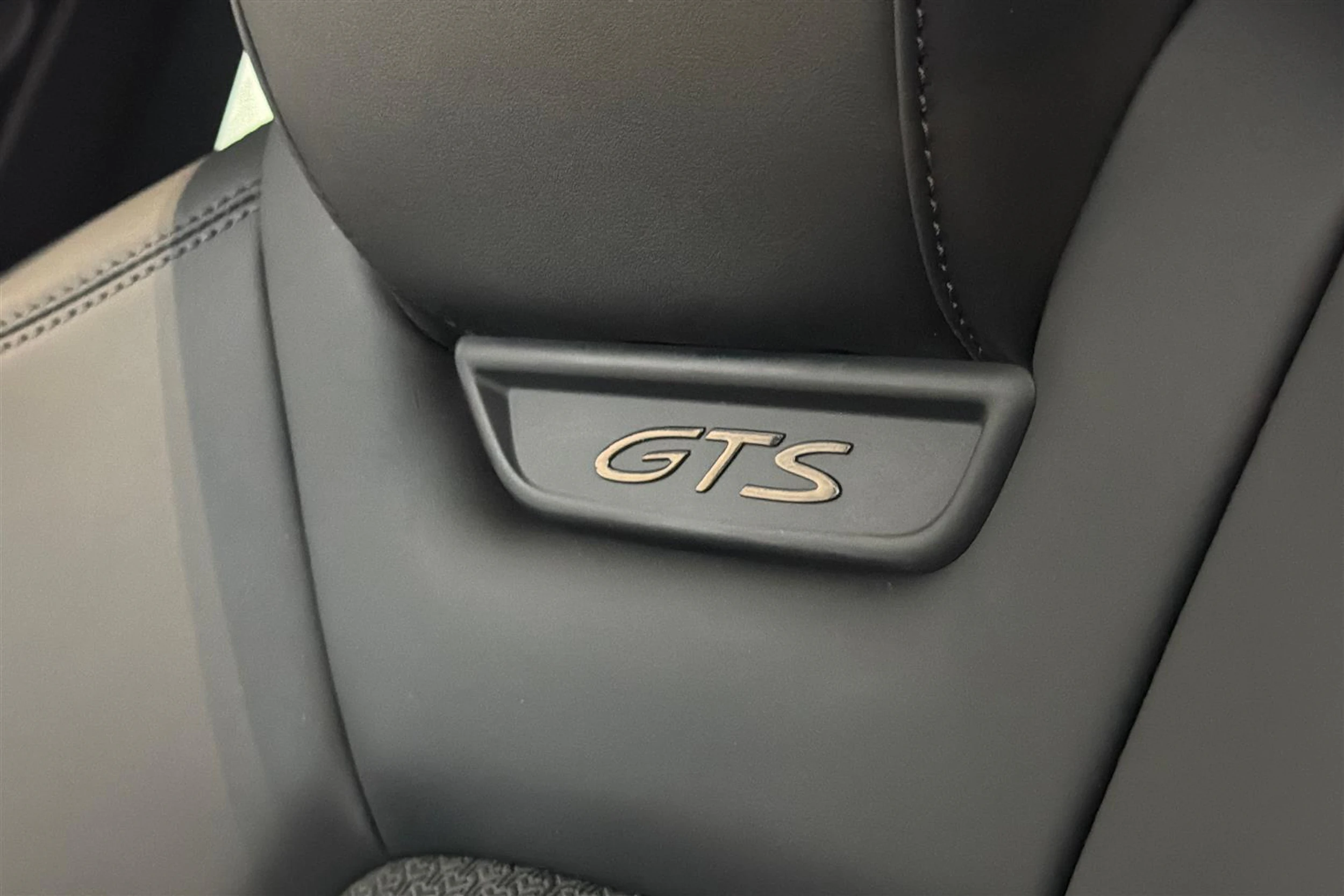 harmaa Porsche Macan 2026 kuva 19.