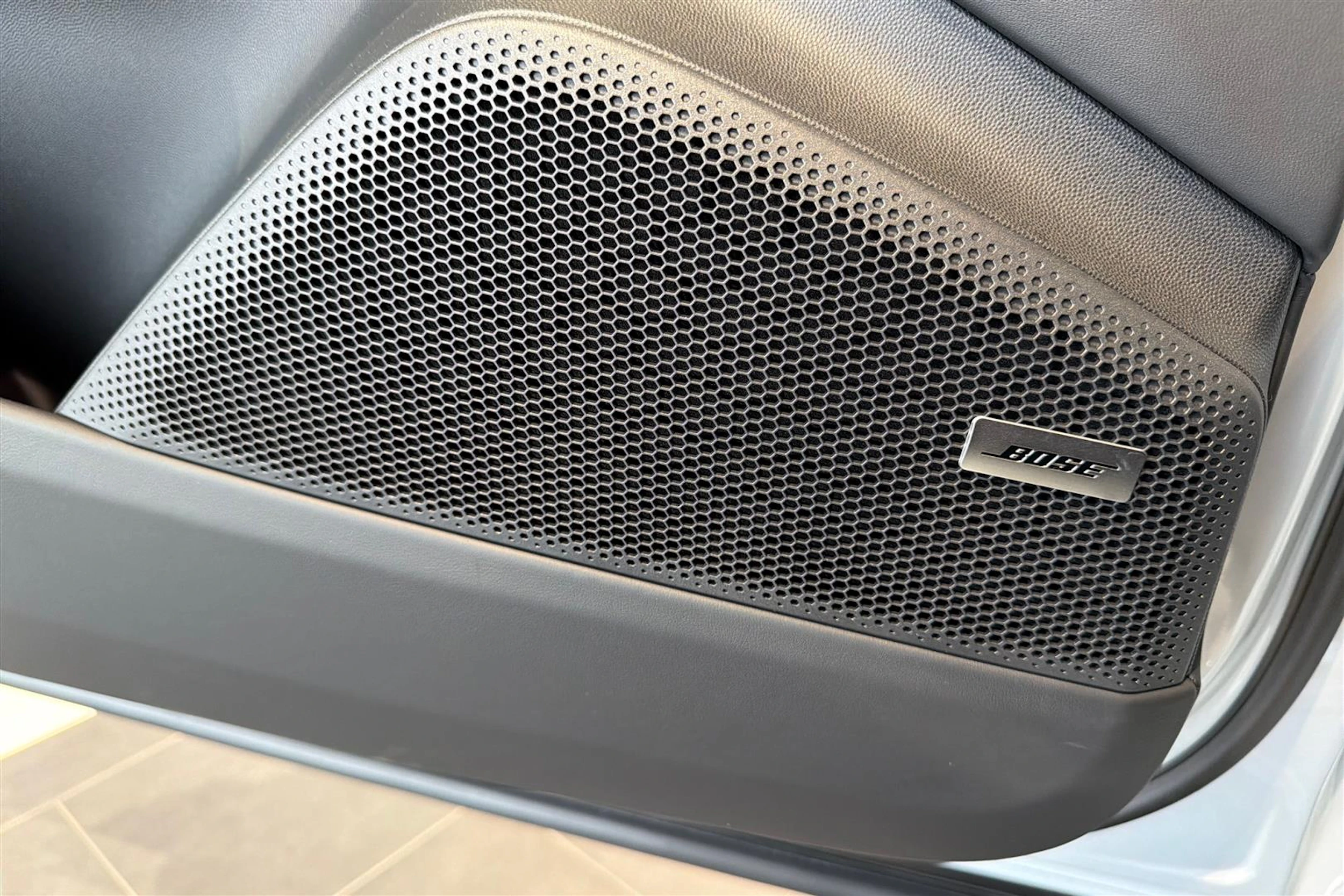 harmaa Porsche Macan 2026 kuva 24.