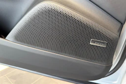 harmaa Porsche Macan 2026 kuva 24.