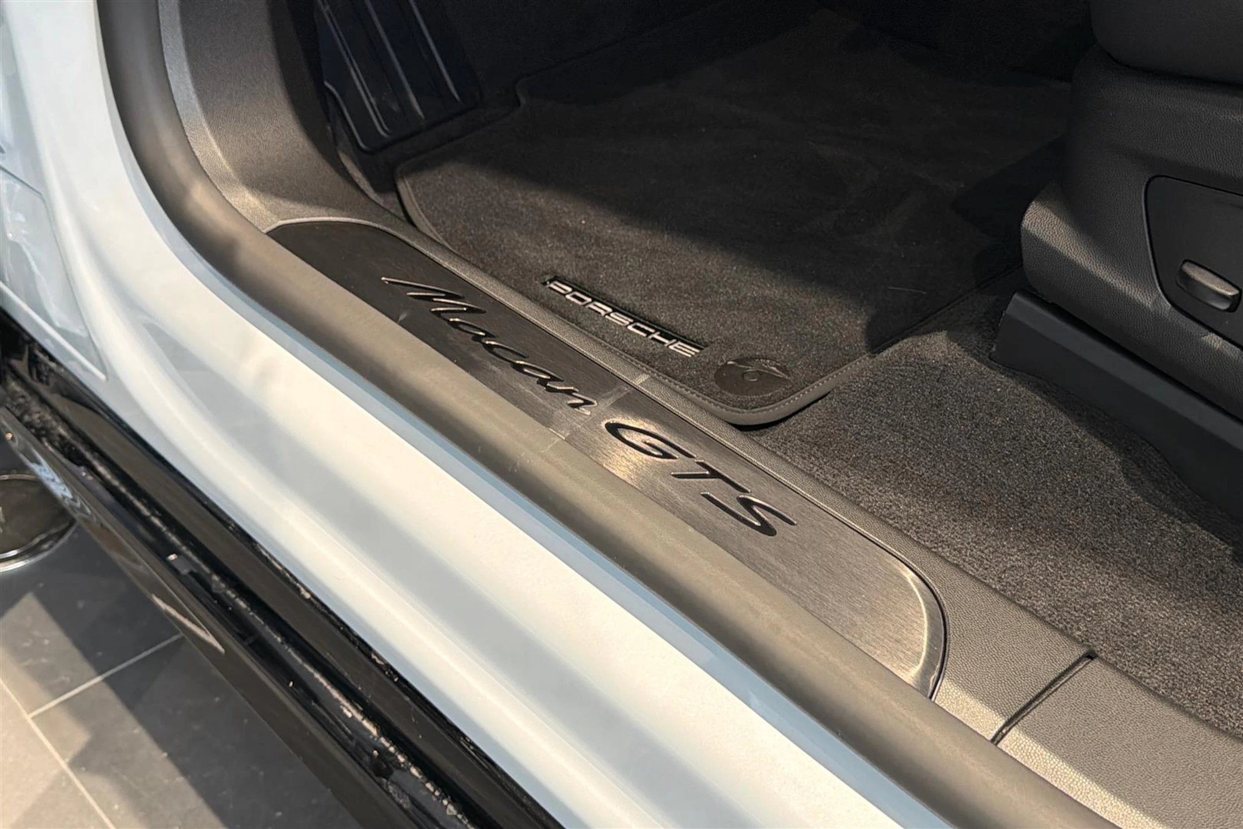 harmaa Porsche Macan 2026 kuva 25.