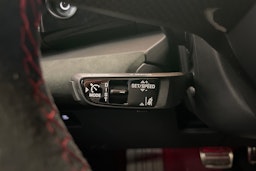 punainen Porsche Macan 2026 kuva 19.