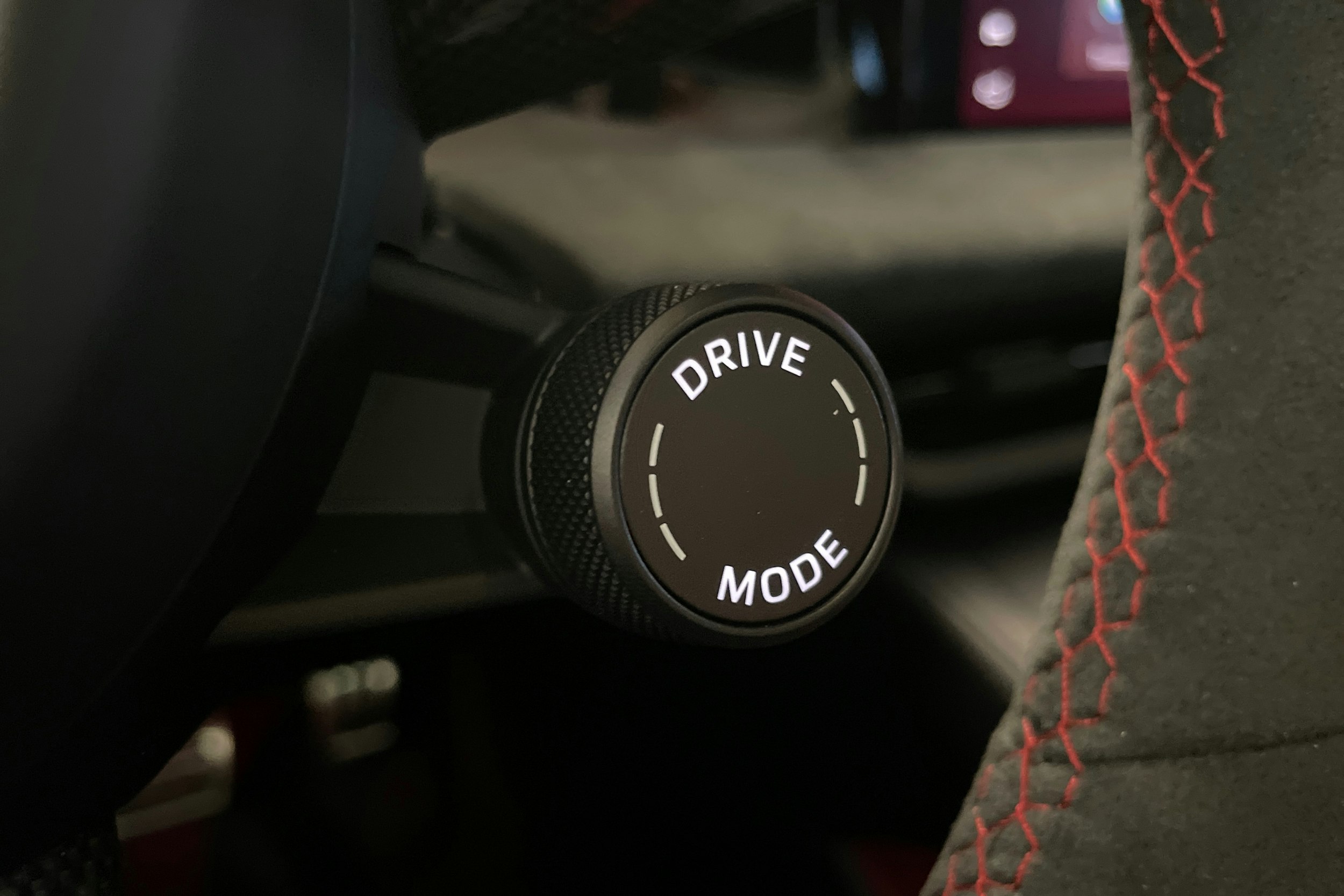 punainen Porsche Macan 2026 kuva 20.