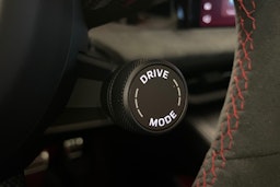 punainen Porsche Macan 2026 kuva 20.