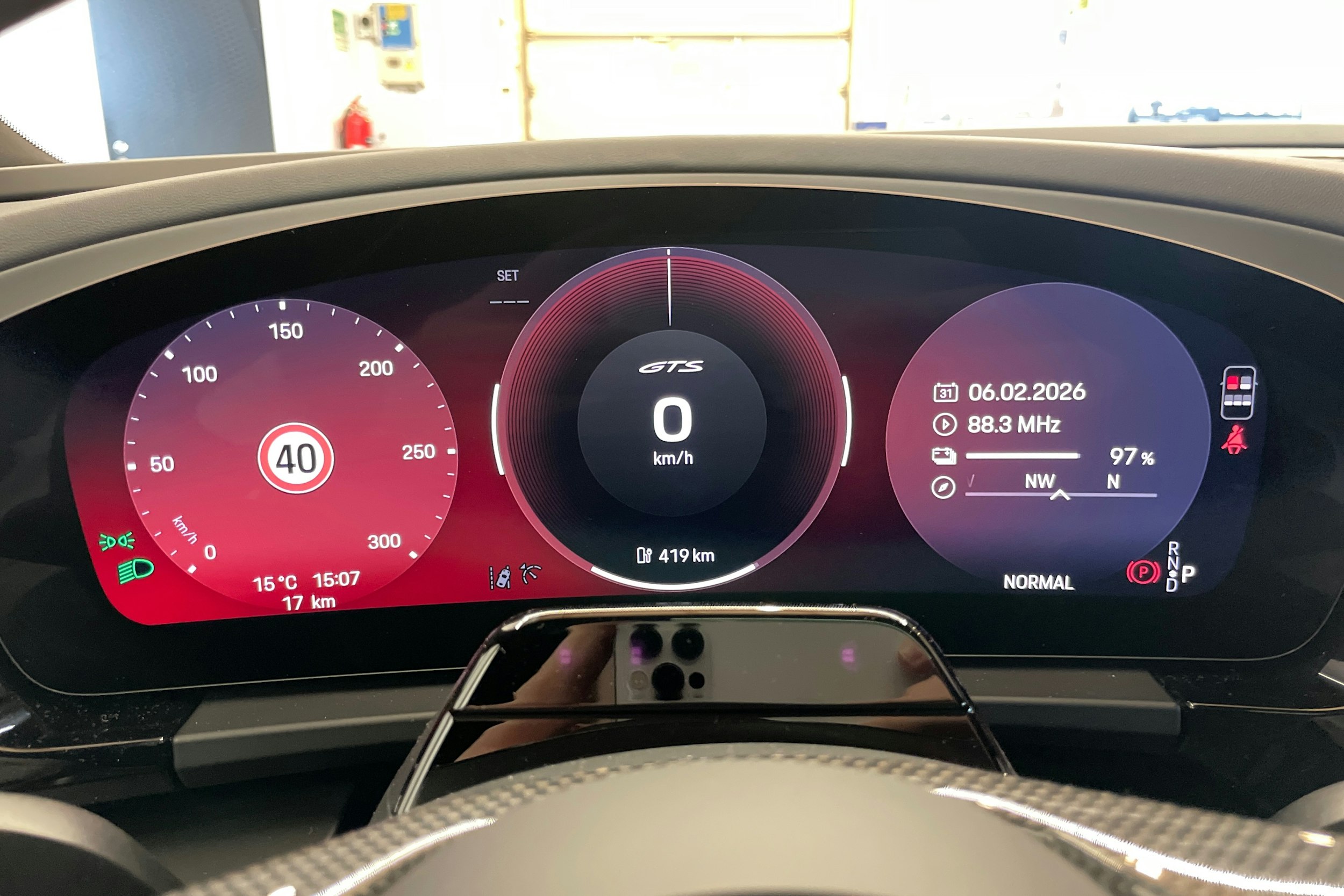 punainen Porsche Macan 2026 kuva 21.