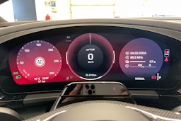 punainen Porsche Macan 2026 kuva 21.