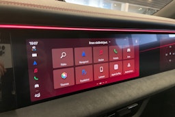 punainen Porsche Macan 2026 kuva 23.