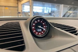 punainen Porsche Macan 2026 kuva 27.