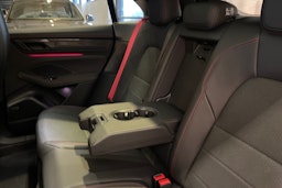 punainen Porsche Macan 2026 kuva 33.