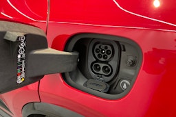 punainen Porsche Macan 2026 kuva 34.