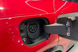 punainen Porsche Macan 2026 kuva 35.