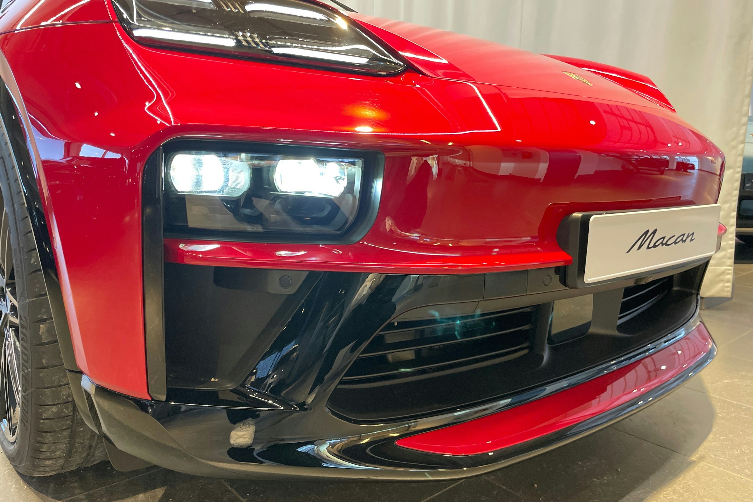 punainen Porsche Macan 2026 kuva 36.