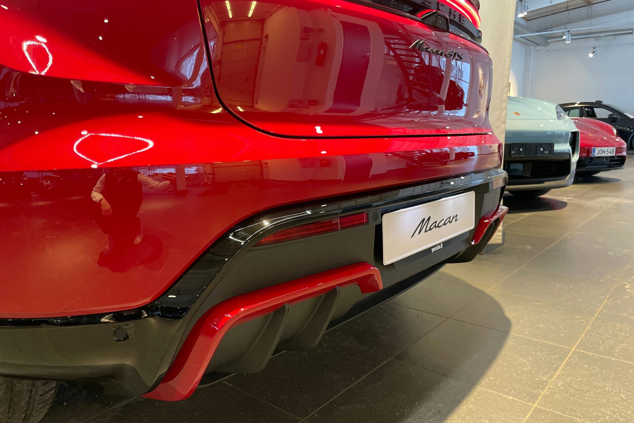 punainen Porsche Macan 2026 kuva 38.