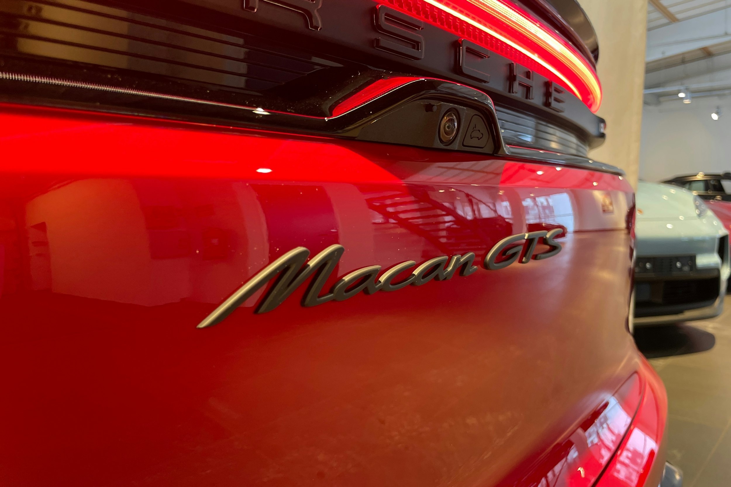 punainen Porsche Macan 2026 kuva 39.