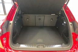 punainen Porsche Macan 2026 kuva 40.