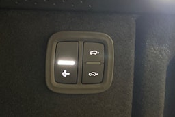 punainen Porsche Macan 2026 kuva 41.