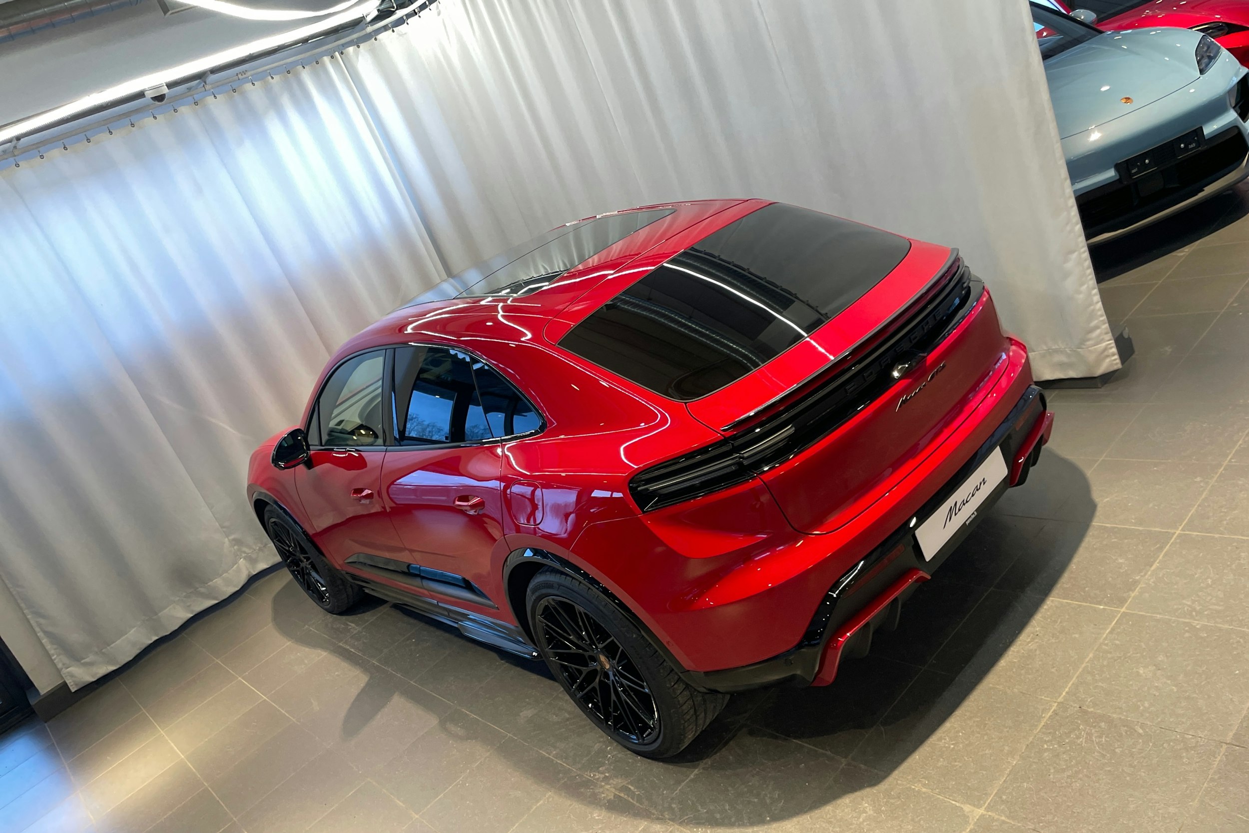 punainen Porsche Macan 2026 kuva 43.