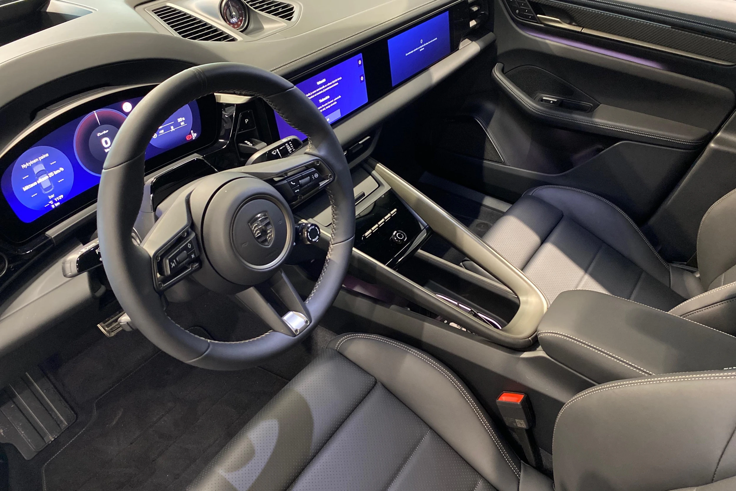harmaa Porsche Macan 2026 kuva 5.
