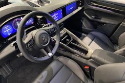 harmaa Porsche Macan 2026 kuva 5.