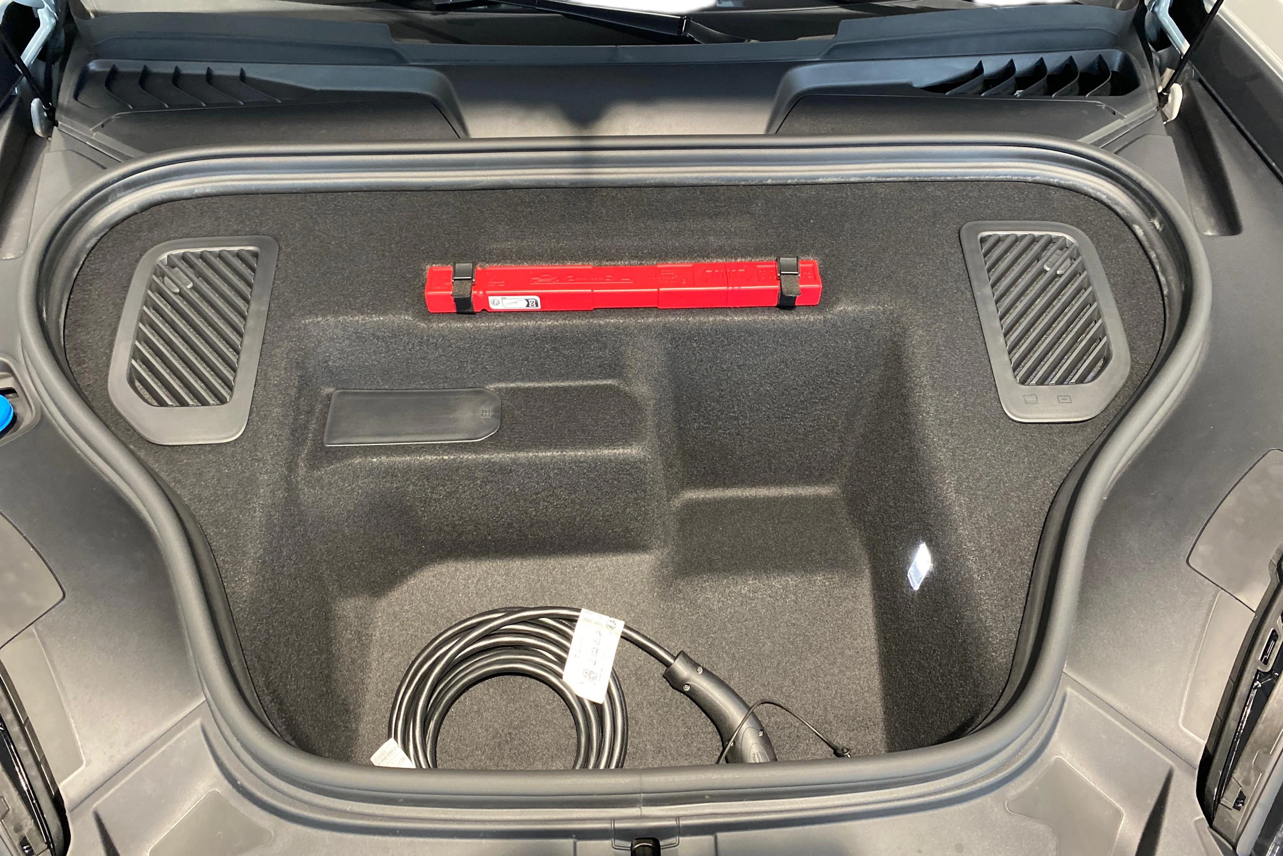 harmaa Porsche Macan 2026 kuva 9.