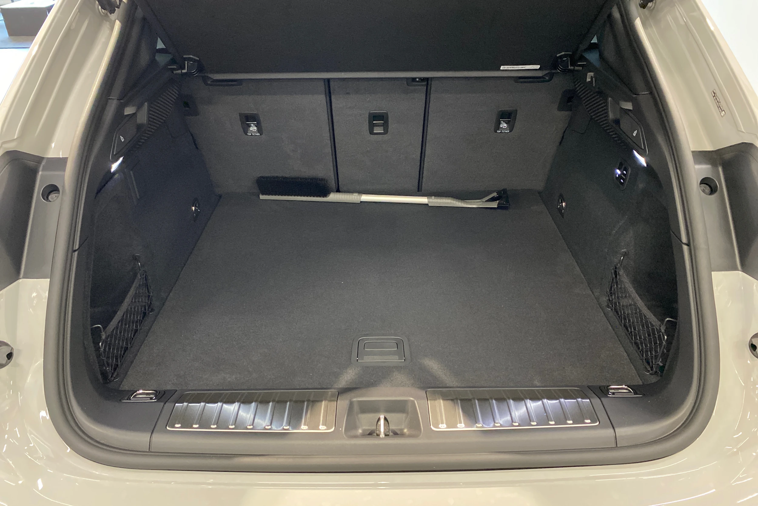 harmaa Porsche Macan 2026 kuva 10.