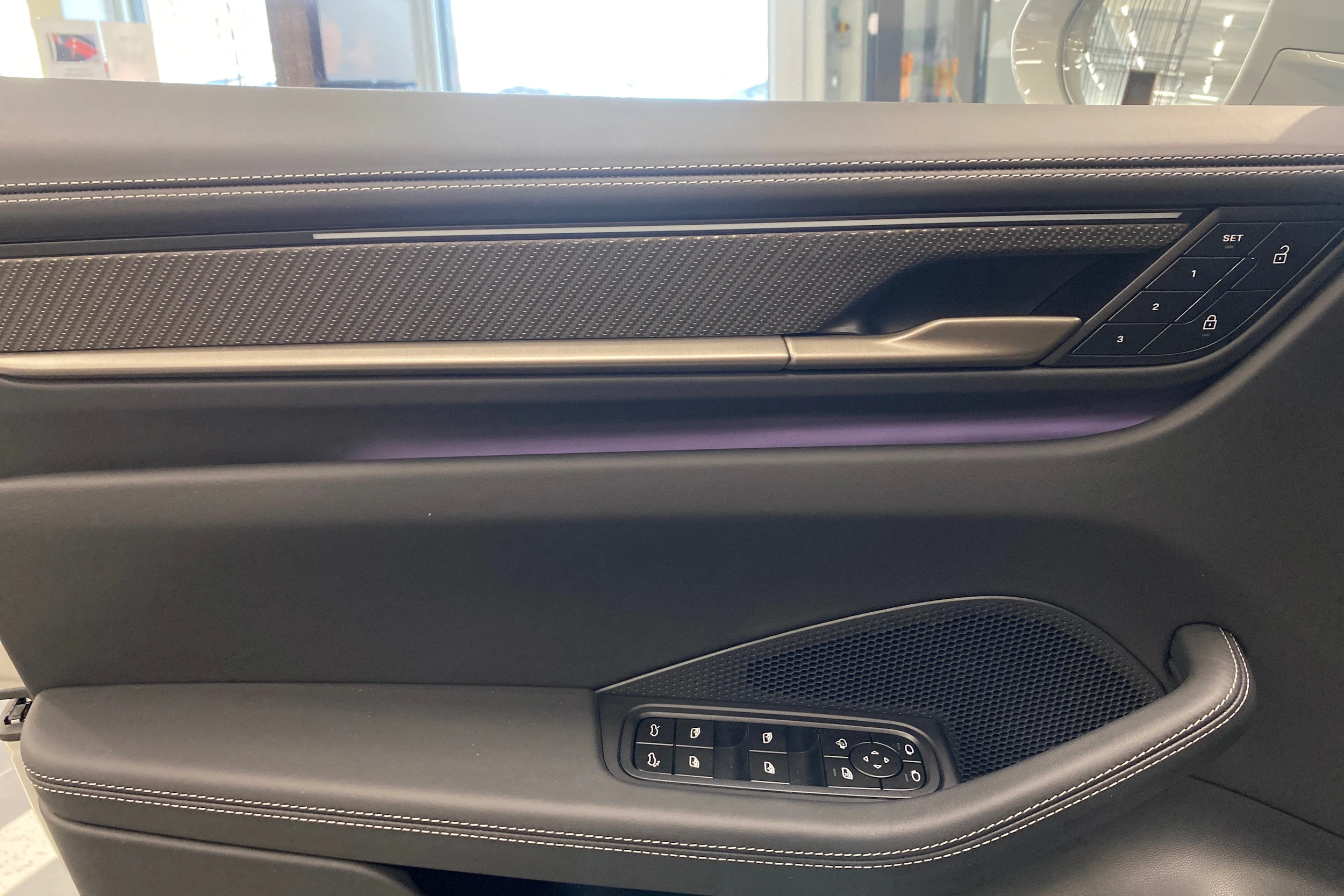 harmaa Porsche Macan 2026 kuva 15.